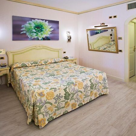 Vip'S Motel Luxury Accommodation & Spa Lonato Esterno foto