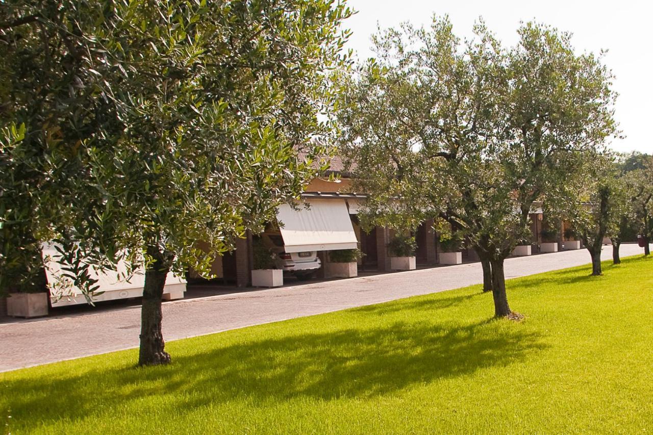 Vip'S Motel Luxury Accommodation & Spa Lonato Esterno foto