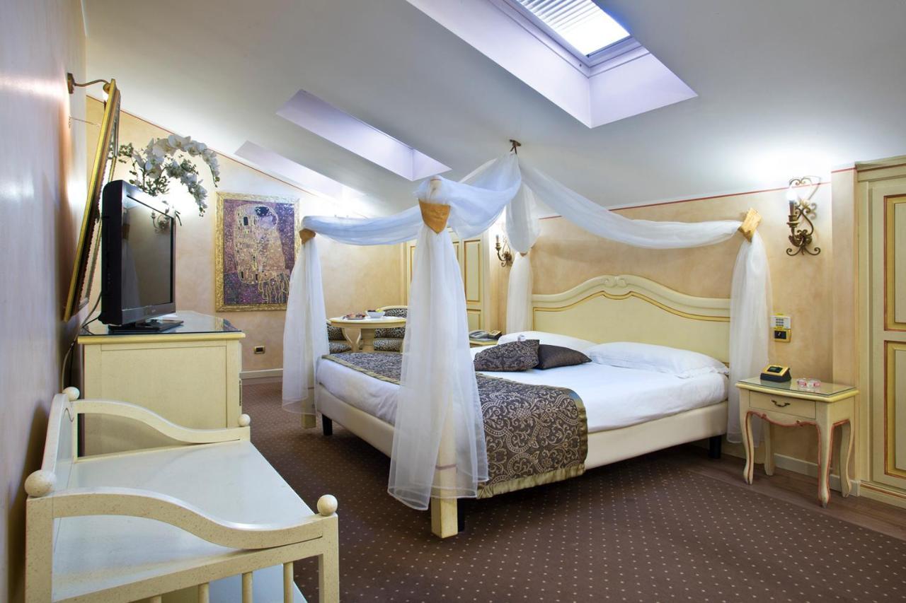 Vip'S Motel Luxury Accommodation & Spa Lonato Esterno foto