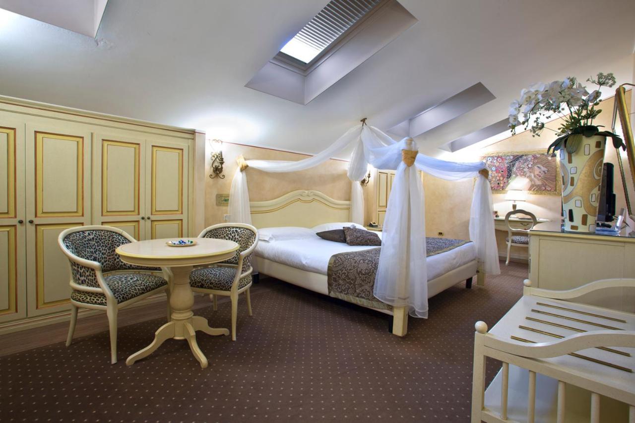 Vip'S Motel Luxury Accommodation & Spa Lonato Esterno foto